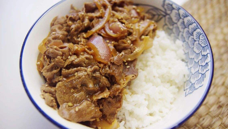 多囊卵巢综合征能不能吃牛肉饭