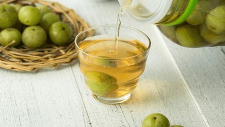 梅子泡酒的功效与作用、禁忌和食用方法