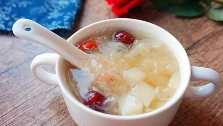 银耳梨汤的功效与作用、禁忌和食用方法