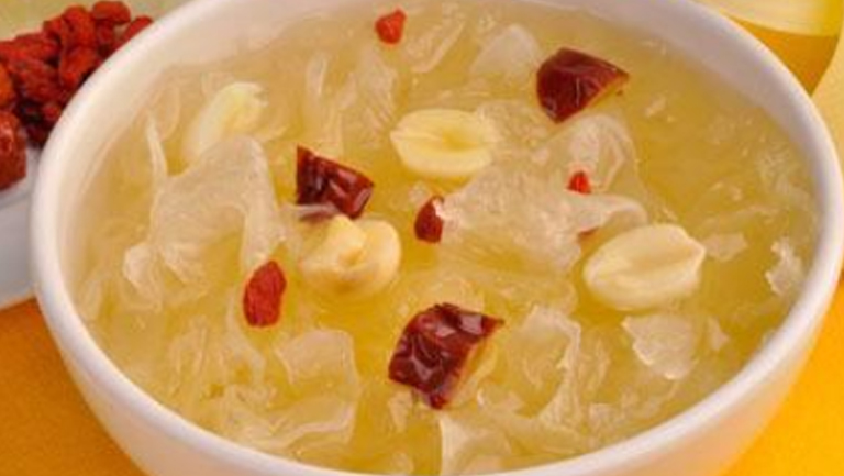 银耳莲子红枣枸杞汤的功效与作用、禁忌和食用方法