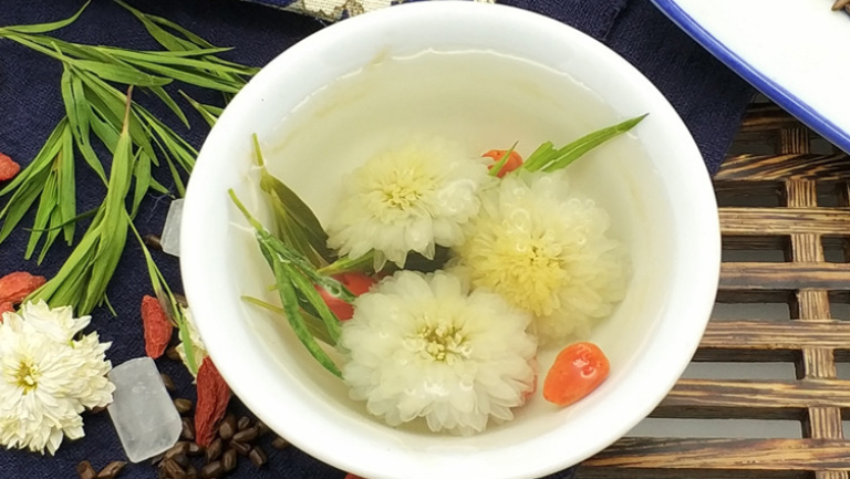 枸杞雪菊泡水喝的功效与作用、禁忌和食用方法
