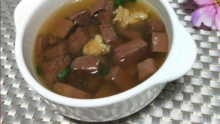 猪血汤的功效与作用、禁忌和食用方法