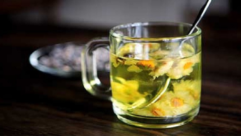 菊花冰糖水的功效与作用、禁忌和食用方法