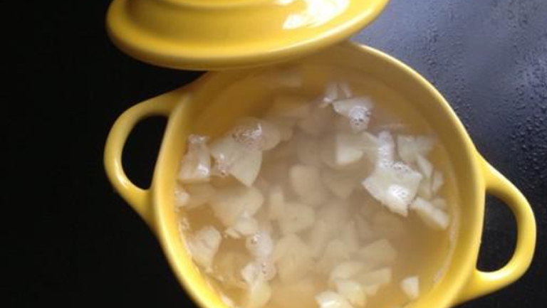 大蒜水的功效与作用、禁忌和食用方法