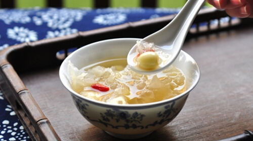 莲子汤的功效与作用、禁忌和食用方法