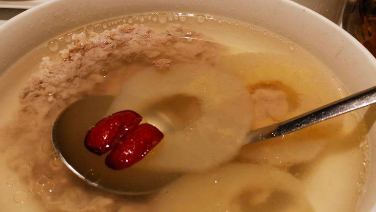 雪梨肉饼汤的功效与作用、禁忌和食用方法