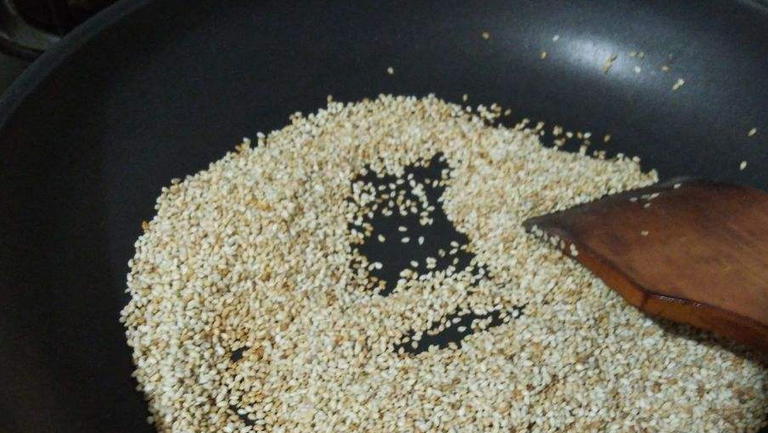 炒芝麻的功效与作用、禁忌和食用方法