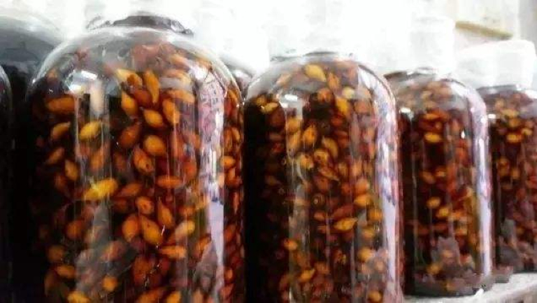 金樱子泡酒的功效与作用、禁忌和食用方法