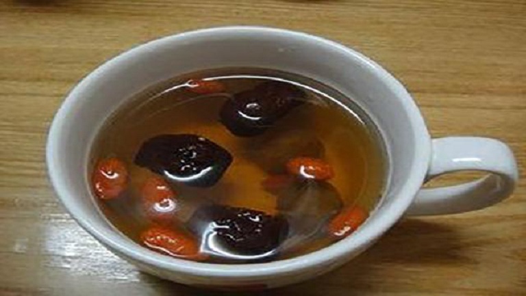 桂圆枸杞红枣泡水喝的功效与作用、禁忌和食用方法