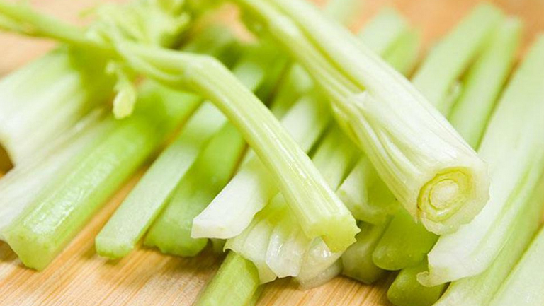 芹菜煮水的功效与作用、禁忌和食用方法