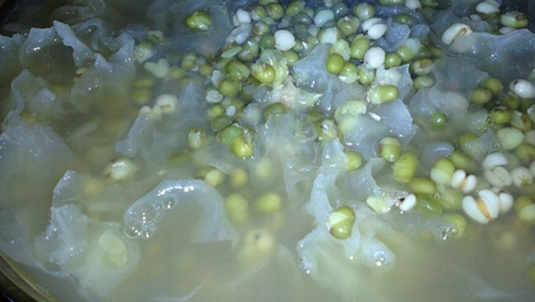 白木耳和绿豆一起煮的功效与作用、禁忌和食用方法