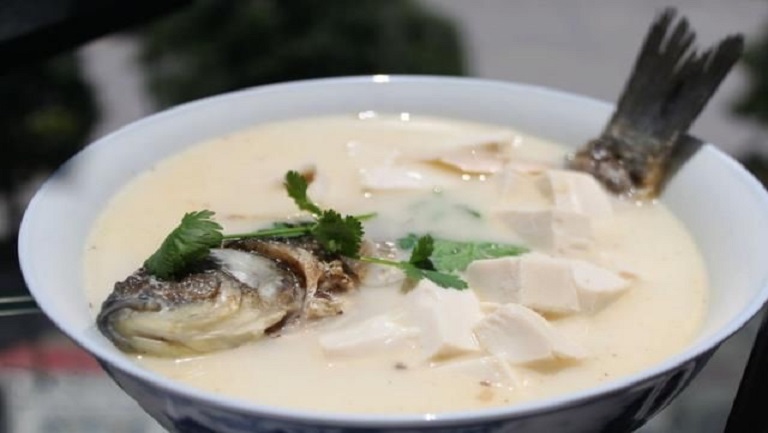 鲫鱼豆腐汤的功效与作用、禁忌和食用方法