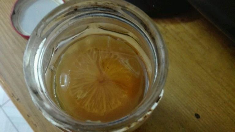 柠檬蜂蜜水的功效与作用、禁忌和食用方法