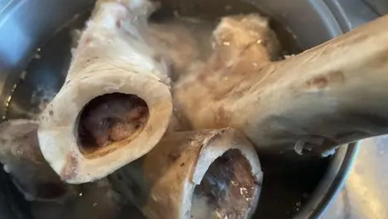 女人吃牛骨髓的功效与作用、禁忌和食用方法