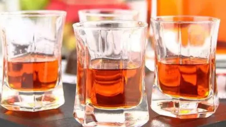 丹参泡酒的功效与作用、禁忌和食用方法
