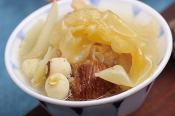 花胶百合莲子汤的功效与作用、禁忌和食用方法