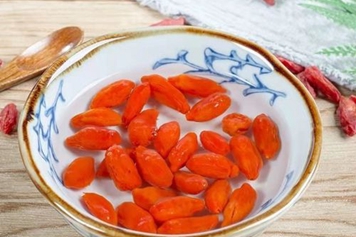 枸杞子加白醋泡水喝的功效与作用、禁忌和食用方法
